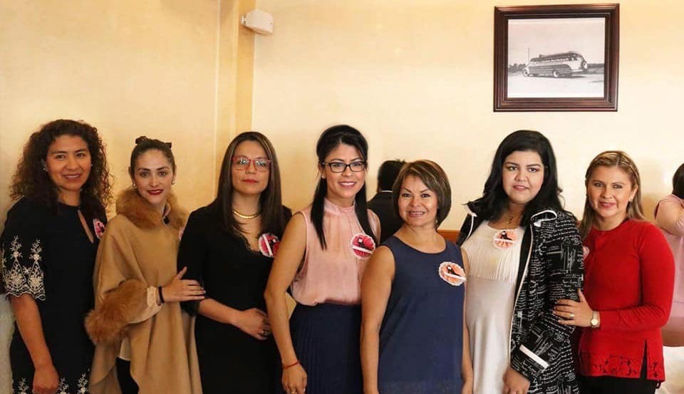 Entrega ATAH reconocimiento a mujeres distinguidas